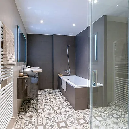 Dom Gaudiego Konstancin Jeziorna *