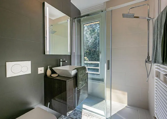 Dom Gaudiego Konstancin Jeziorna *