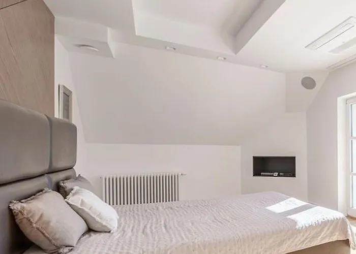 Feriehus Dom Gaudiego Konstancin Jeziorna Bielawa (Piaseczno)