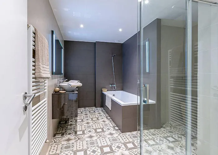 Dom Gaudiego Konstancin Jeziorna *