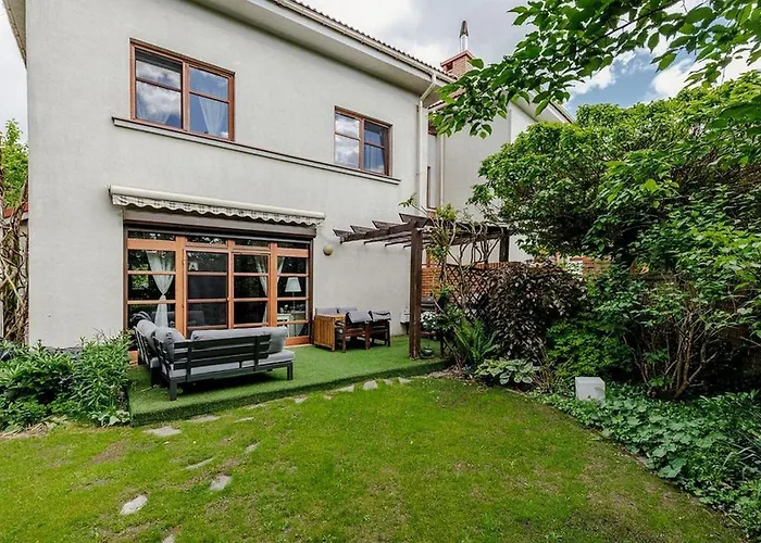 Dom Gaudiego Konstancin Jeziorna Feriehus